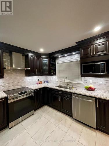 3265 Country Lane, Whitby, ON - Indoor Photo Showing Kitchen With Upgraded Kitchen