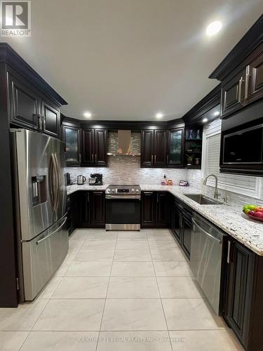 3265 Country Lane, Whitby, ON - Indoor Photo Showing Kitchen With Upgraded Kitchen