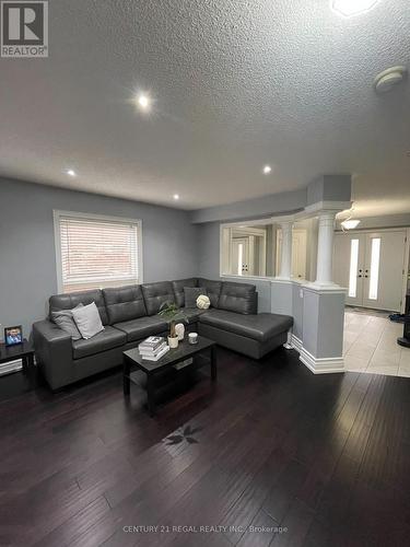 3265 Country Lane, Whitby, ON - Indoor Photo Showing Living Room