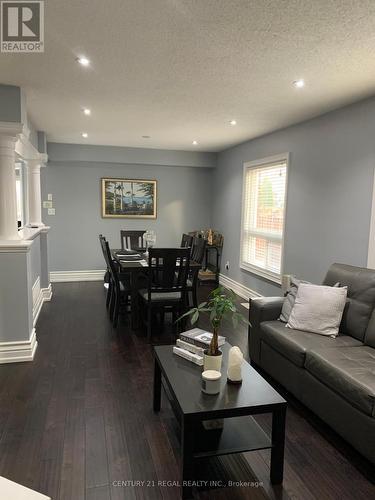 3265 Country Lane, Whitby, ON - Indoor Photo Showing Living Room