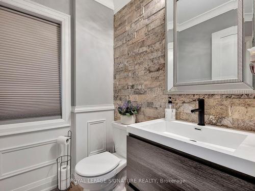 3921 Thomas Alton Blvd, Burlington, ON - Indoor Photo Showing Bathroom