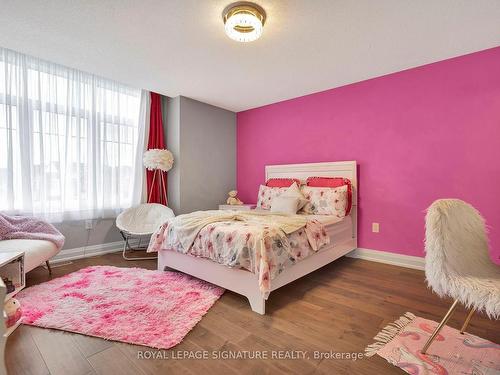 3921 Thomas Alton Blvd, Burlington, ON - Indoor Photo Showing Bedroom