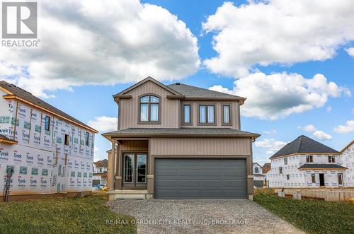 33 Bounty Avenue, Thorold (560 - Rolling Meadows), ON - Outdoor With Facade