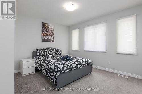 33 Bounty Avenue, Thorold (560 - Rolling Meadows), ON - Indoor Photo Showing Bedroom