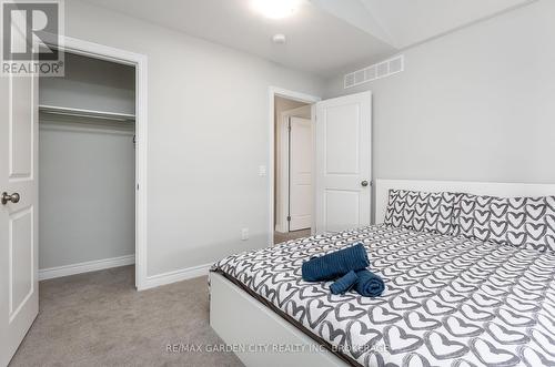 33 Bounty Avenue, Thorold (560 - Rolling Meadows), ON - Indoor Photo Showing Bedroom