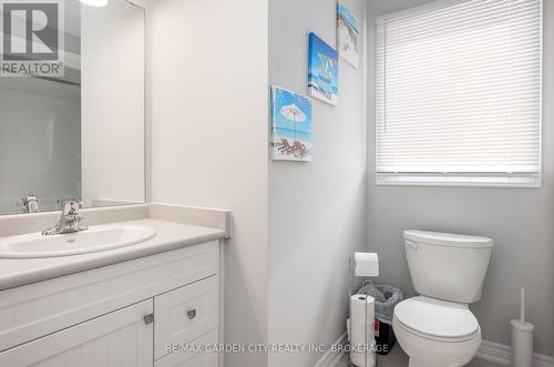 33 Bounty Avenue, Thorold (560 - Rolling Meadows), ON - Indoor Photo Showing Bathroom