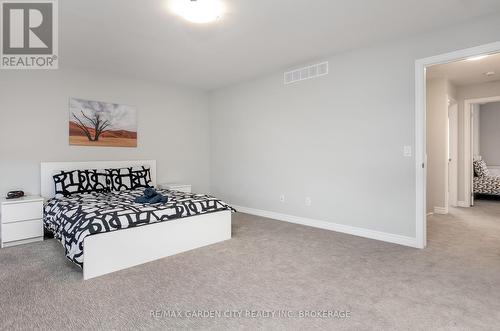 33 Bounty Avenue, Thorold (560 - Rolling Meadows), ON - Indoor Photo Showing Bedroom