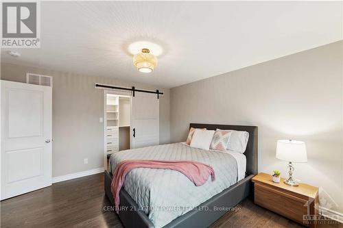 29 Malachigan Crescent, Ottawa, ON - Indoor Photo Showing Bedroom