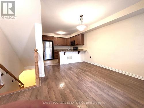 263 Casson Point, Milton, ON - Indoor Photo Showing Kitchen