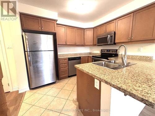 263 Casson Point, Milton, ON - Indoor Photo Showing Kitchen With Double Sink