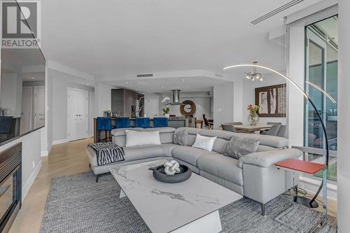 1X01 1111 Alberni Street, Vancouver, BC - Indoor Photo Showing Living Room