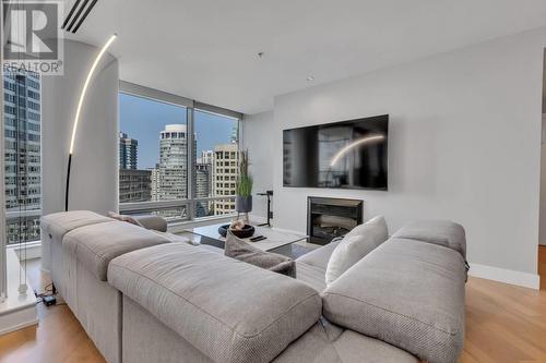 1X01 1111 Alberni Street, Vancouver, BC - Indoor Photo Showing Living Room With Fireplace