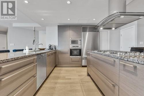 1X01 1111 Alberni Street, Vancouver, BC - Indoor Photo Showing Kitchen With Upgraded Kitchen