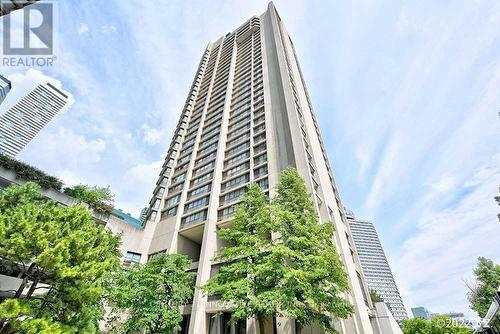 3009 - 33 Harbour Square, Toronto, ON - Outdoor With Facade