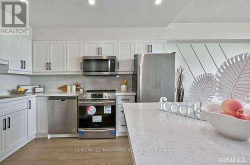 3009 - 33 Harbour Square, Toronto, ON - Indoor Photo Showing Kitchen With Upgraded Kitchen