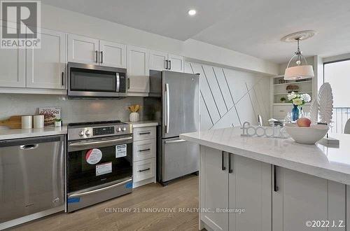 3009 - 33 Harbour Square, Toronto, ON - Indoor Photo Showing Kitchen With Upgraded Kitchen