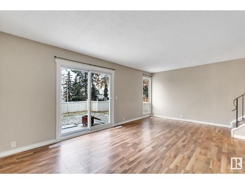 3833 85 St Nw, Edmonton, AB - Indoor Photo Showing Living Room