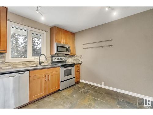 3833 85 St Nw, Edmonton, AB - Indoor Photo Showing Kitchen