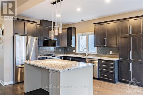 236 Gracewood Crescent, Ottawa, ON - Indoor Photo Showing Kitchen With Upgraded Kitchen