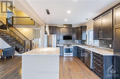 236 Gracewood Crescent, Ottawa, ON - Indoor Photo Showing Kitchen With Upgraded Kitchen