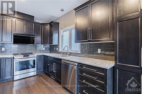 236 Gracewood Crescent, Ottawa, ON - Indoor Photo Showing Kitchen With Upgraded Kitchen