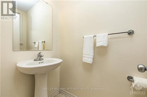 919 Bunchberry Way, Ottawa, ON - Indoor Photo Showing Bathroom