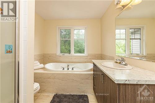 919 Bunchberry Way, Ottawa, ON - Indoor Photo Showing Bathroom