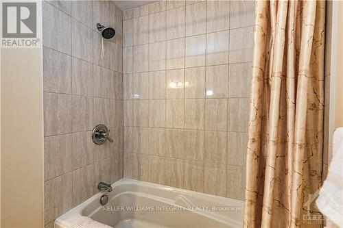 919 Bunchberry Way, Ottawa, ON - Indoor Photo Showing Bathroom