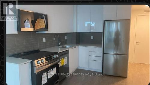 716 - 225 Malta Avenue, Brampton, ON - Indoor Photo Showing Kitchen