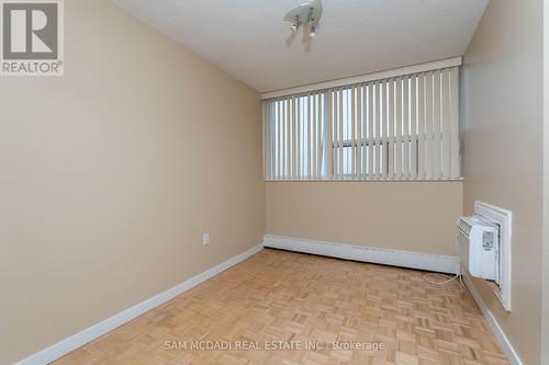 1712 - 530 Lolita Gardens, Mississauga, ON - Indoor Photo Showing Other Room