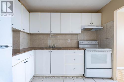 1712 - 530 Lolita Gardens, Mississauga, ON - Indoor Photo Showing Kitchen With Double Sink