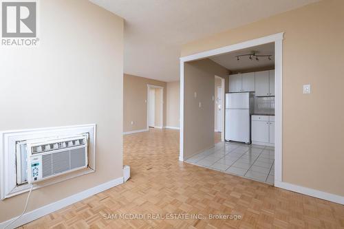 1712 - 530 Lolita Gardens, Mississauga, ON - Indoor Photo Showing Other Room