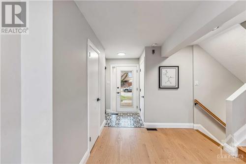 Front entrance - 62 Erin Crescent, Ottawa, ON - Indoor Photo Showing Other Room