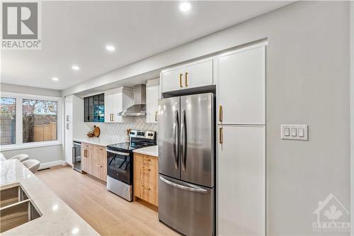 This kitchen has soft-close cabinetry. - 62 Erin Crescent, Ottawa, ON - Indoor Photo Showing Kitchen With Double Sink