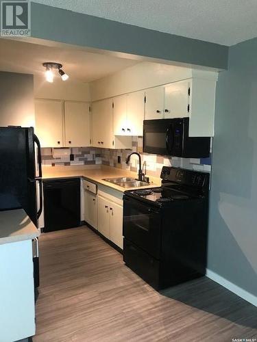 213 Mcintyre Street, Regina, SK - Indoor Photo Showing Kitchen