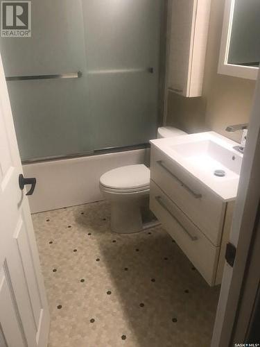 213 Mcintyre Street, Regina, SK - Indoor Photo Showing Bathroom