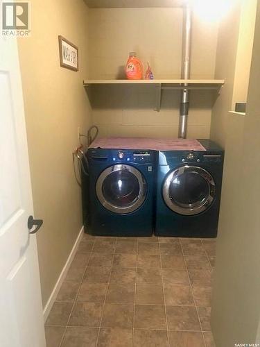 213 Mcintyre Street, Regina, SK - Indoor Photo Showing Laundry Room