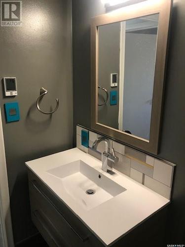 213 Mcintyre Street, Regina, SK - Indoor Photo Showing Bathroom