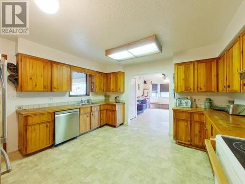 5953 Skeena Street, Powell River, BC - Indoor Photo Showing Kitchen