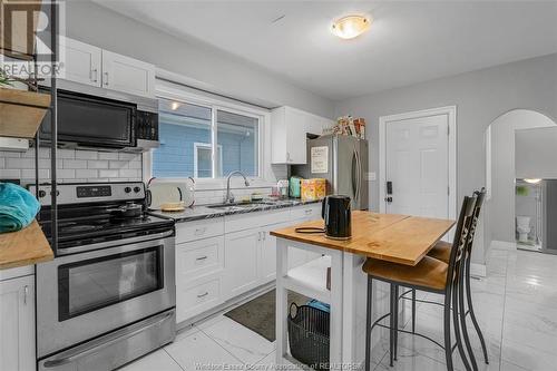 568 Tournier Street, Windsor, ON - Indoor Photo Showing Kitchen