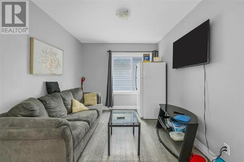 568 Tournier Street, Windsor, ON - Indoor Photo Showing Living Room