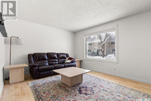 3 Killarney Way, Regina, SK - Indoor Photo Showing Living Room