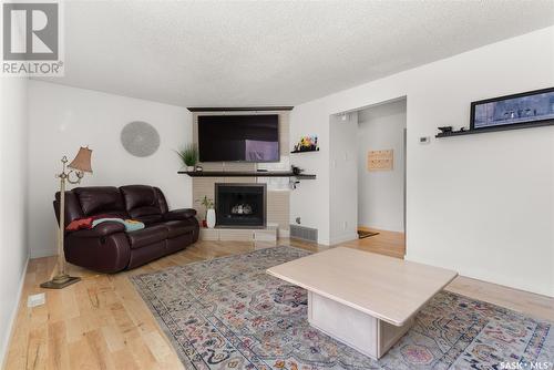 3 Killarney Way, Regina, SK - Indoor Photo Showing Living Room