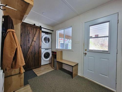 Hall d'entrÃ©e - 58 Ch. Constantineau, Grenville-Sur-La-Rouge, QC - Indoor Photo Showing Laundry Room