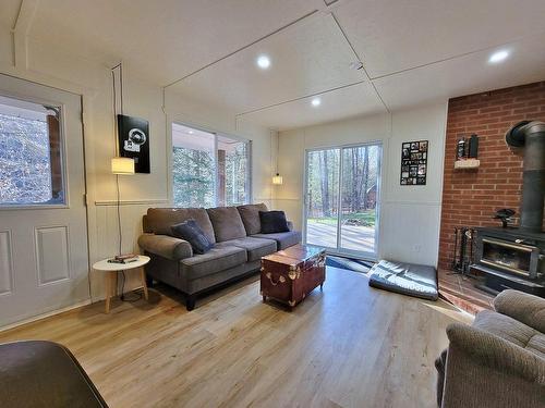 Salon - 58 Ch. Constantineau, Grenville-Sur-La-Rouge, QC - Indoor Photo Showing Living Room With Fireplace