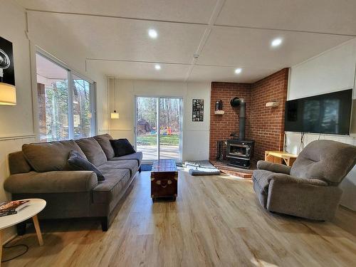 Salon - 58 Ch. Constantineau, Grenville-Sur-La-Rouge, QC - Indoor Photo Showing Living Room With Fireplace