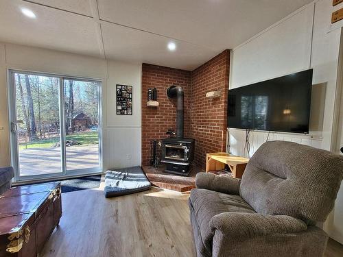 Salon - 58 Ch. Constantineau, Grenville-Sur-La-Rouge, QC - Indoor Photo Showing Living Room With Fireplace