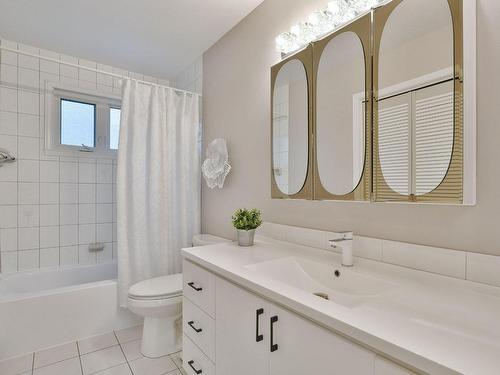 Salle de bains - 136 Rue Louise, L'Épiphanie, QC - Indoor Photo Showing Bathroom