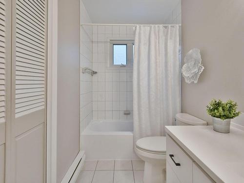 Salle de bains - 136 Rue Louise, L'Épiphanie, QC - Indoor Photo Showing Bathroom