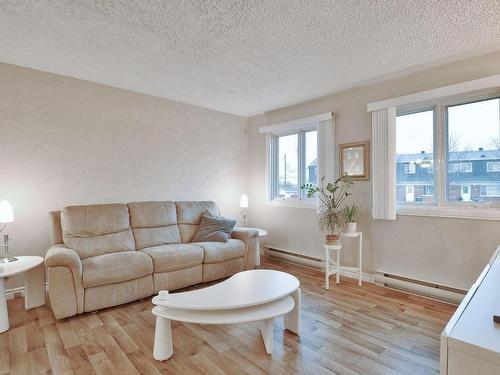 Salon - 136 Rue Louise, L'Épiphanie, QC - Indoor Photo Showing Living Room